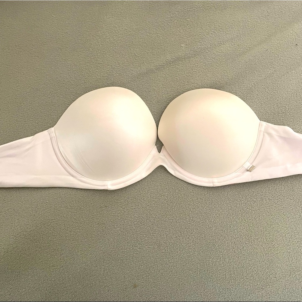 NWOT multi-way Victoria’s Secret white bra 32DD
